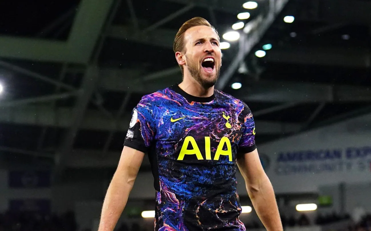 Kane equals record as Spurs beat Fulham