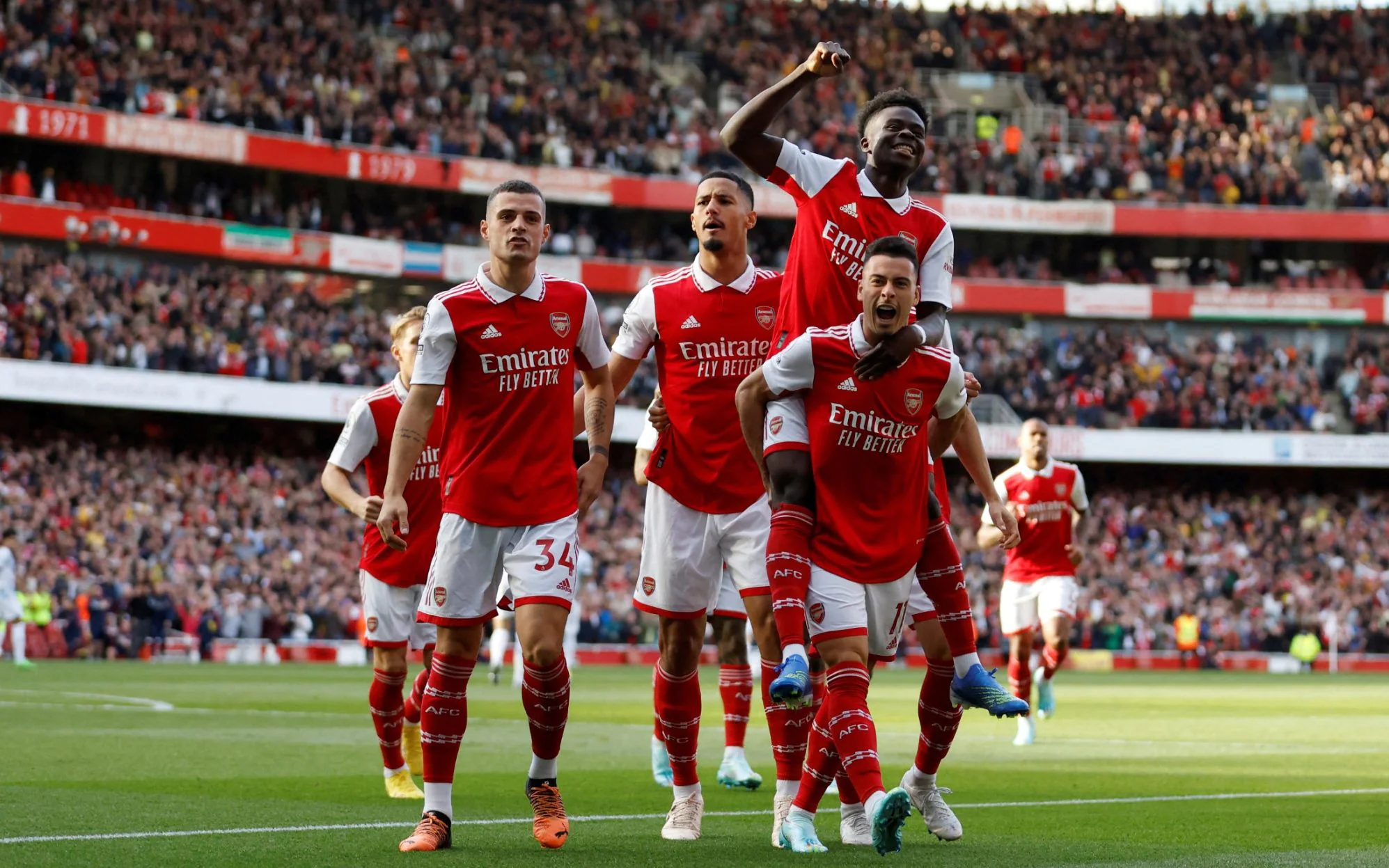 Gunners fans dreaming of Premier League title after outstanding victory over Tottenham