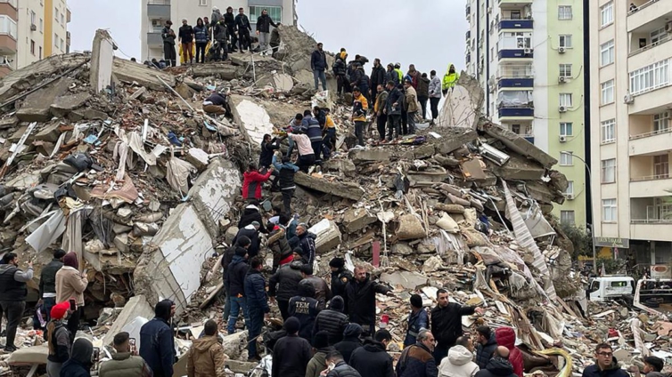 Turkey earthquake: Heavy rain hampers rescue efforts