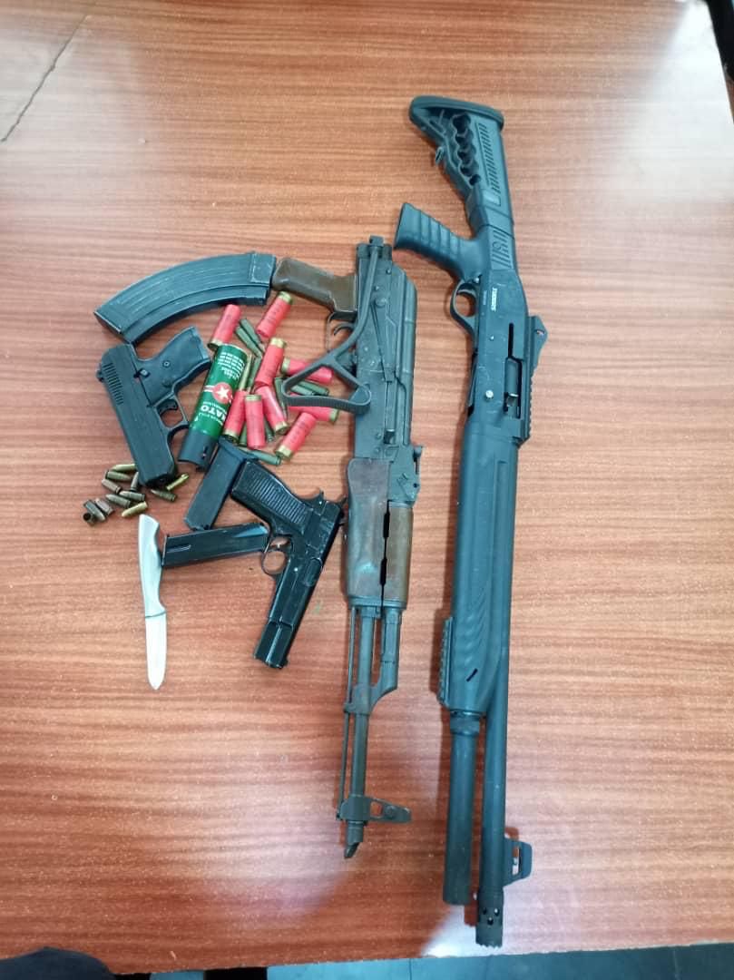Five shot, four weapons recovered in a police operation in Bortianor