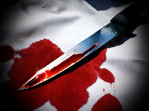 Woman wanted for slashing tenants throat witn knife