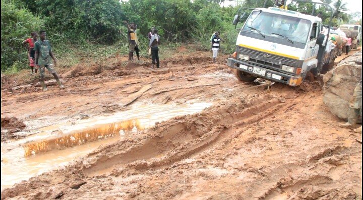 Deplorable roads compelling Apau Wawase residents to transport dead bodies on motorbikes