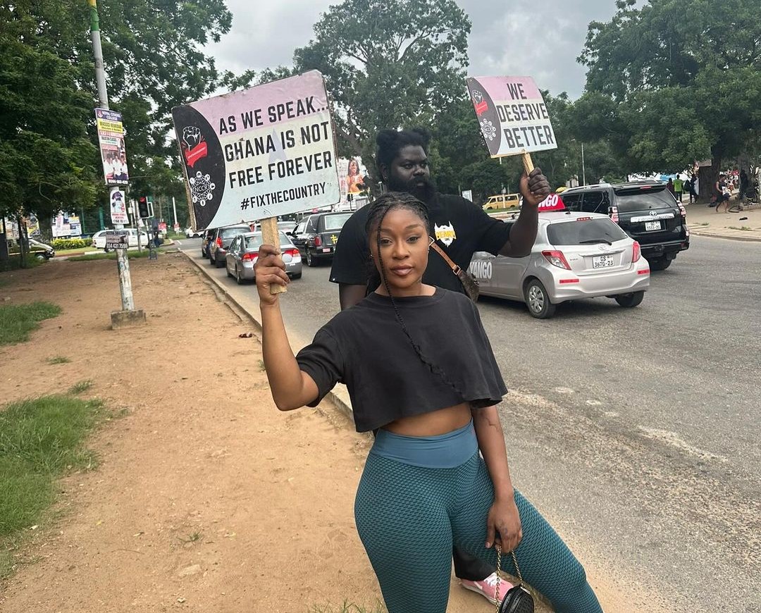 Dumelo, Efia Odo, EL, others join #OccupyJulorbiHouse protest