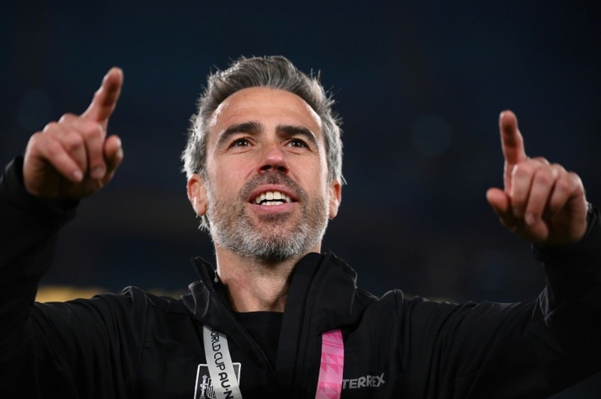 Jorge Vilda: Spanish federation sacks World Cup-winning coach amid Luis Rubiales kiss row