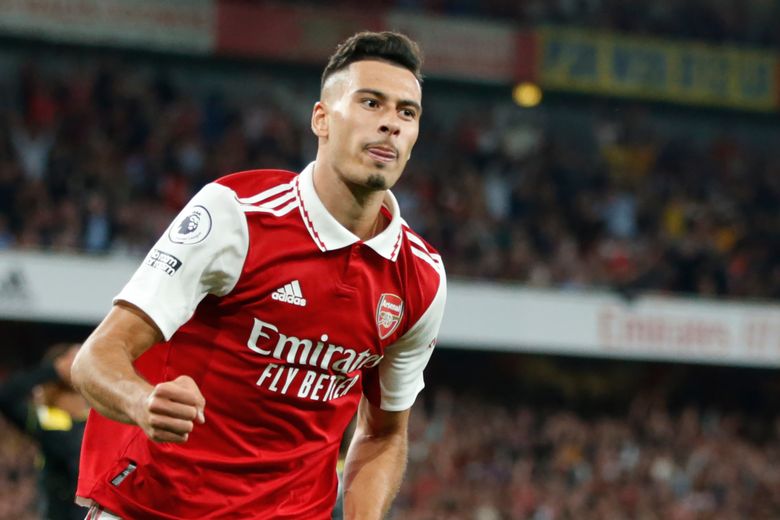 Gabriel Martinelli’s deflected strike gives Arsenal late win over Man City