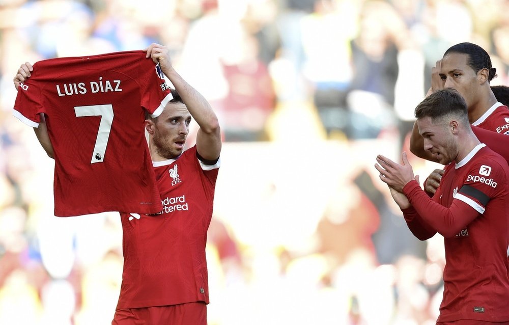 Liverpool ease to victory over Forest with show of support for Diaz