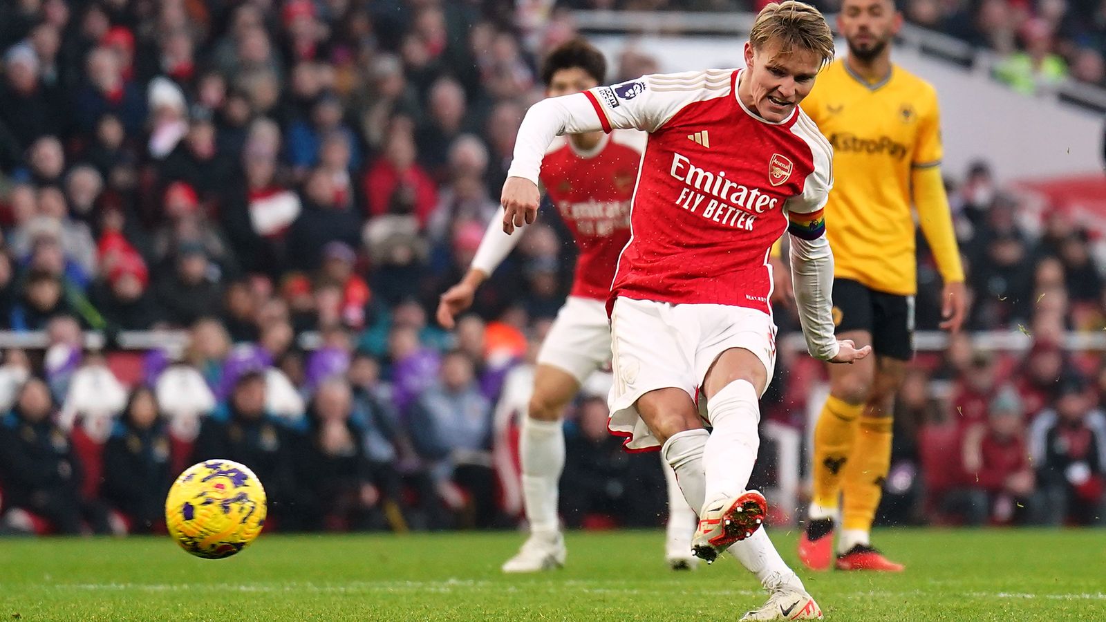 Arsenal beat Wolves to go four points clear