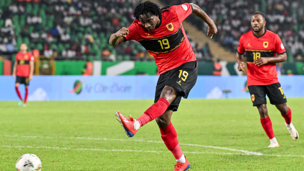 Angola beat Burkina Faso to top Group D at Cup of Nations