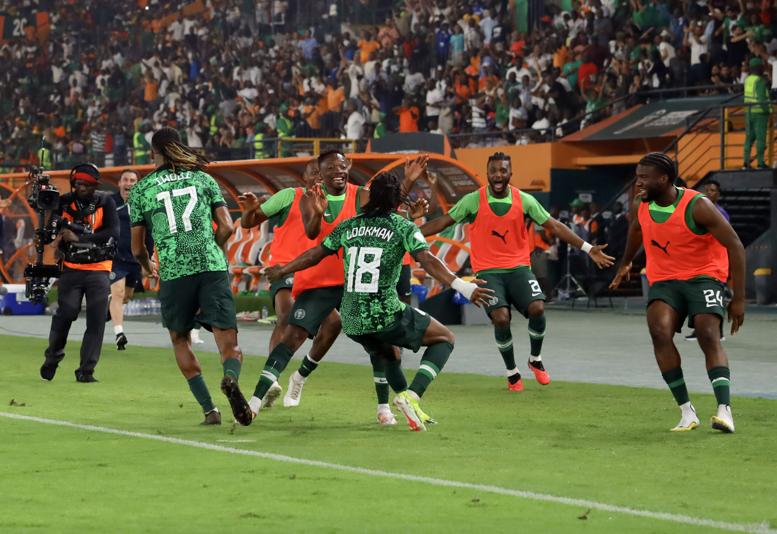 Nigeria win classic over Cameroon to reach quarter-finals