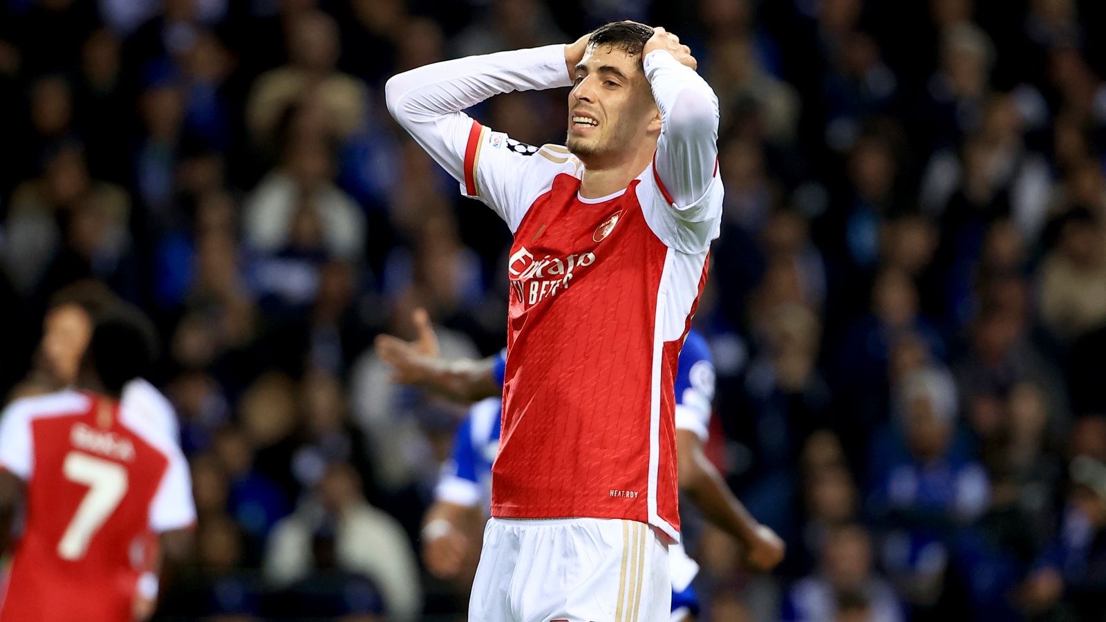 Arsenal beaten by late Porto stunner in CL first leg