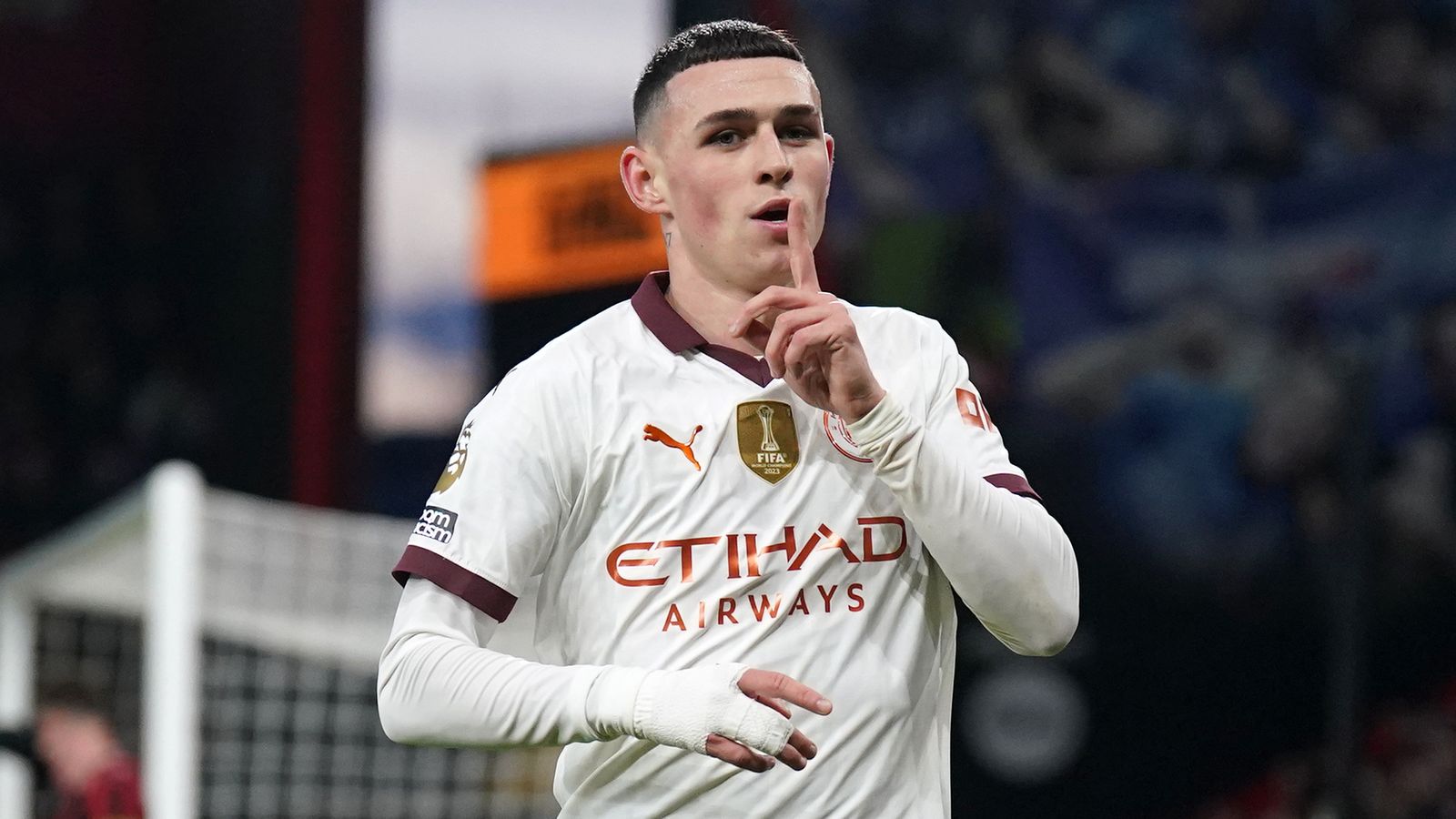 Phil Foden stars as Man City beat Bournemouth to close gap on Liverpool