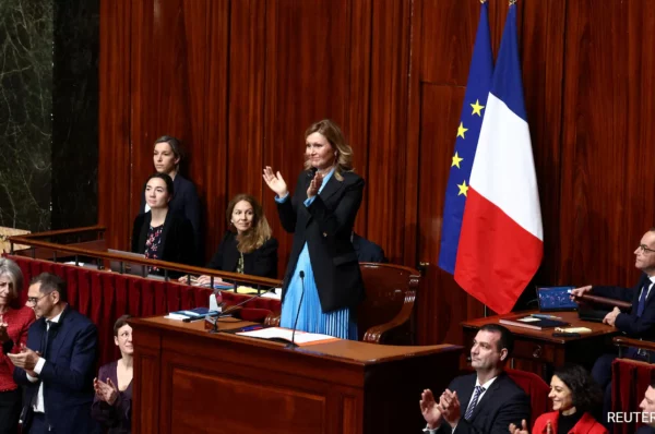 France makes abortion a constitutional right