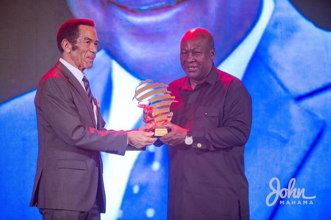 MAHAMA CELEBRATED AT AFRICA HERITAGE AWARDS IN LAGOS FOR HIS EXEMPLARY LEADERSHIP.