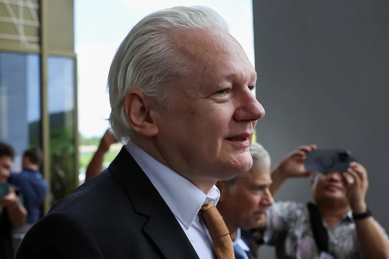 Wikileaks founder Julian Assange lands in Australia a free man