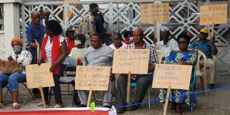 Locked-up Investment Holders resume picketing at Finance Ministry